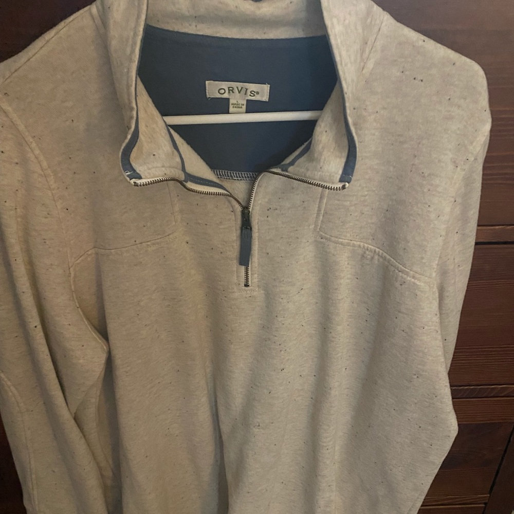 Orvis Women’s quarter zip sweatshirt. Cream with blue specks.